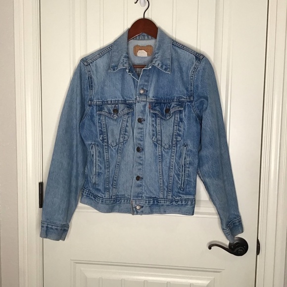 Vintage Levi’s Denim Jacket. - Picture 2 of 13